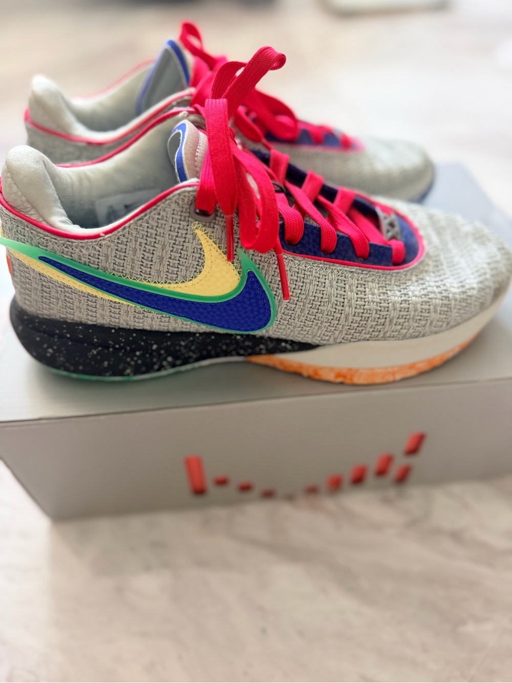 Nike LEBRON XX - size 9 women  / 7.5 men